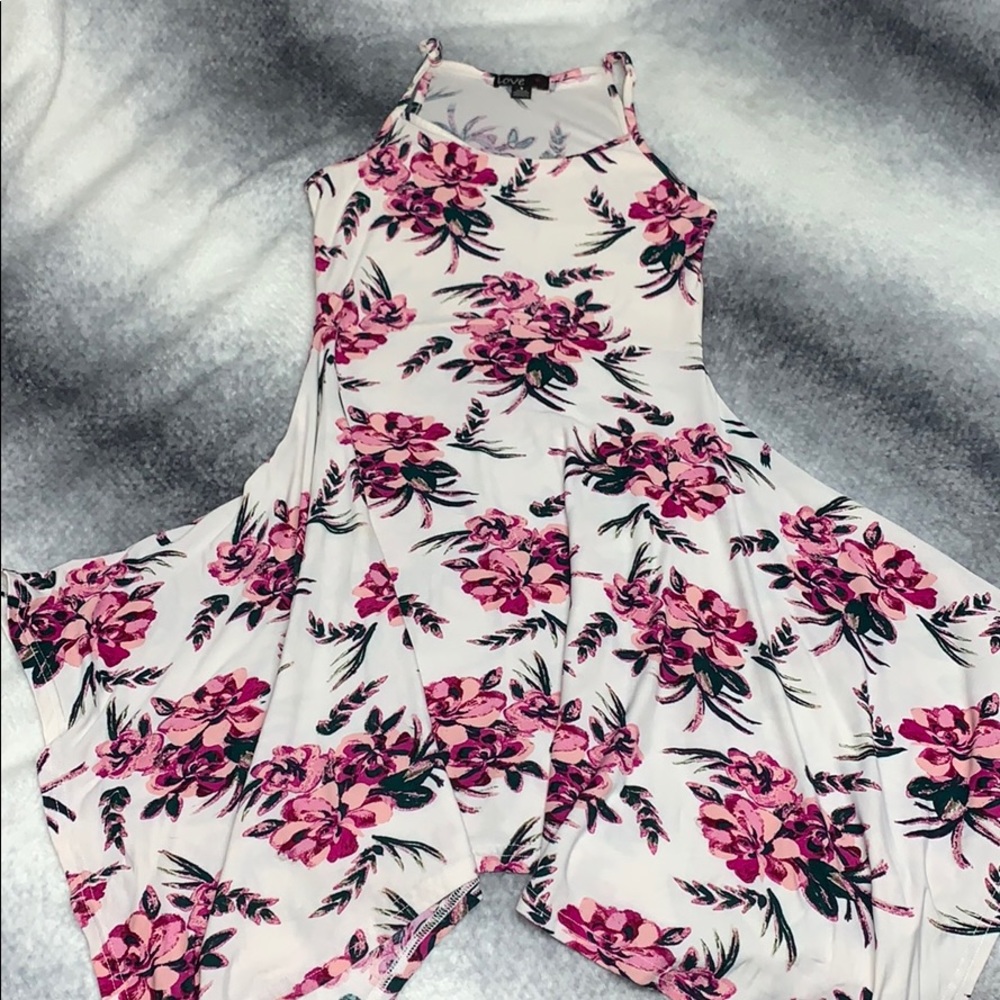 Flowy dress with flowers 🌺
